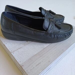 Dr. Scholl's Black Loafers with Tassel Detail 8.5W